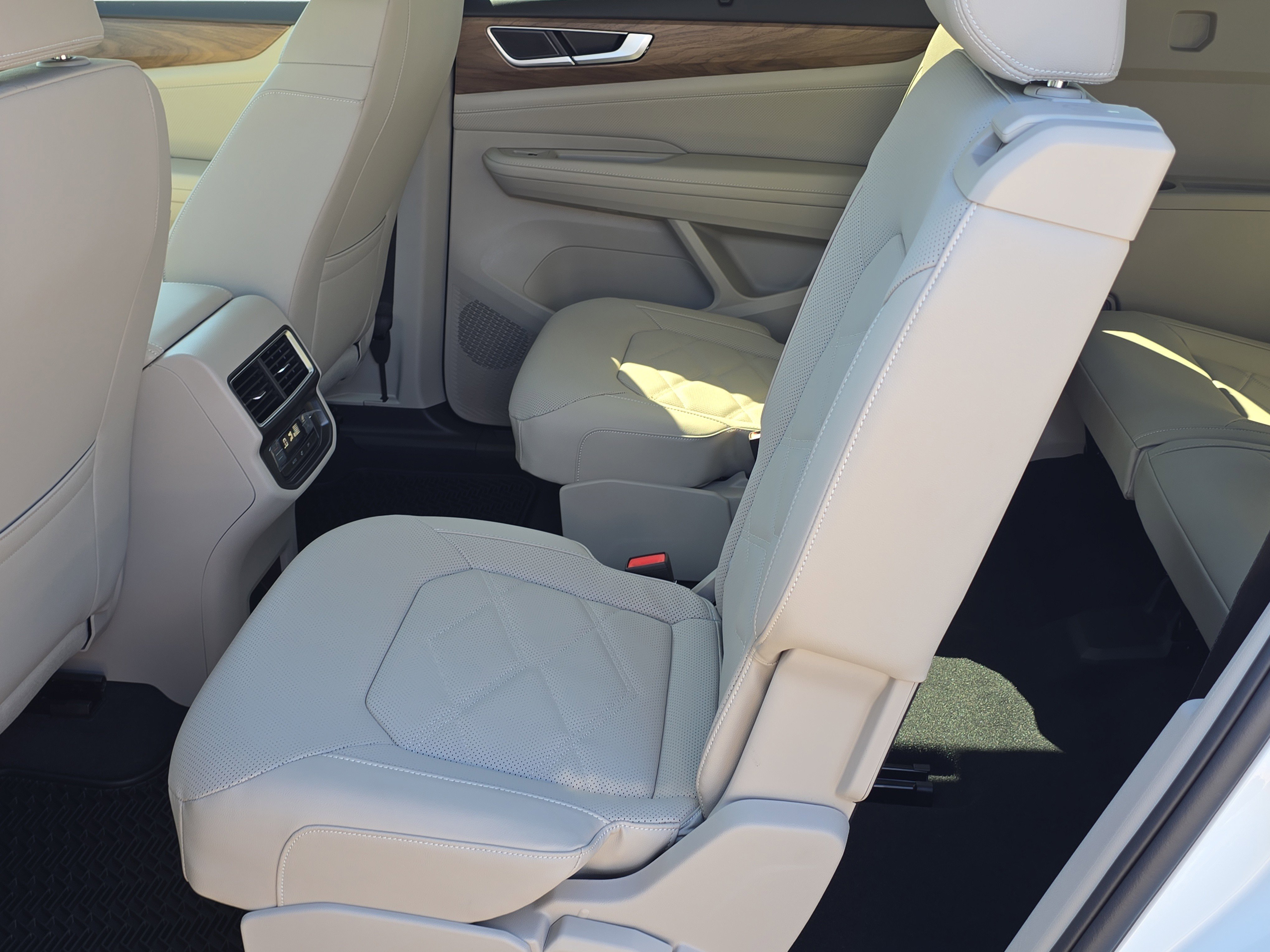 New 2026 Volkswagen Atlas SE image 16