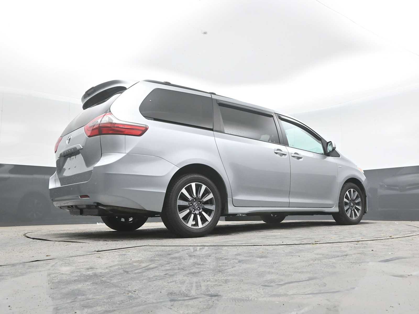 Used 2020 Toyota Sienna XLE w/ XLE Navigation Package AWD/4WD image 34