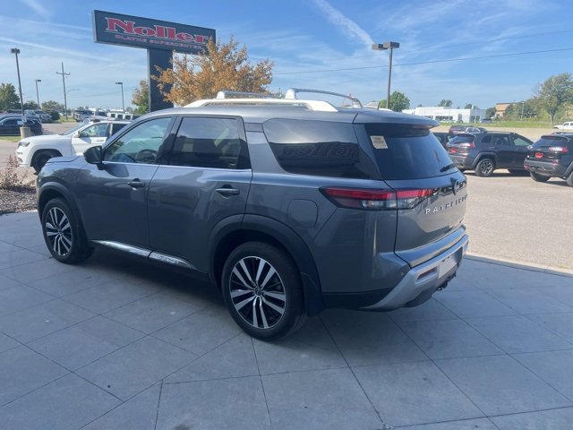 Used 2024 Nissan Pathfinder Platinum w/ Cargo Package image 9