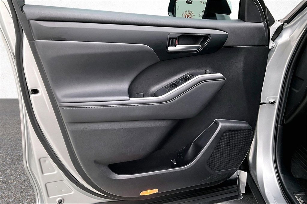 Used 2023 Toyota Highlander XLE image 17