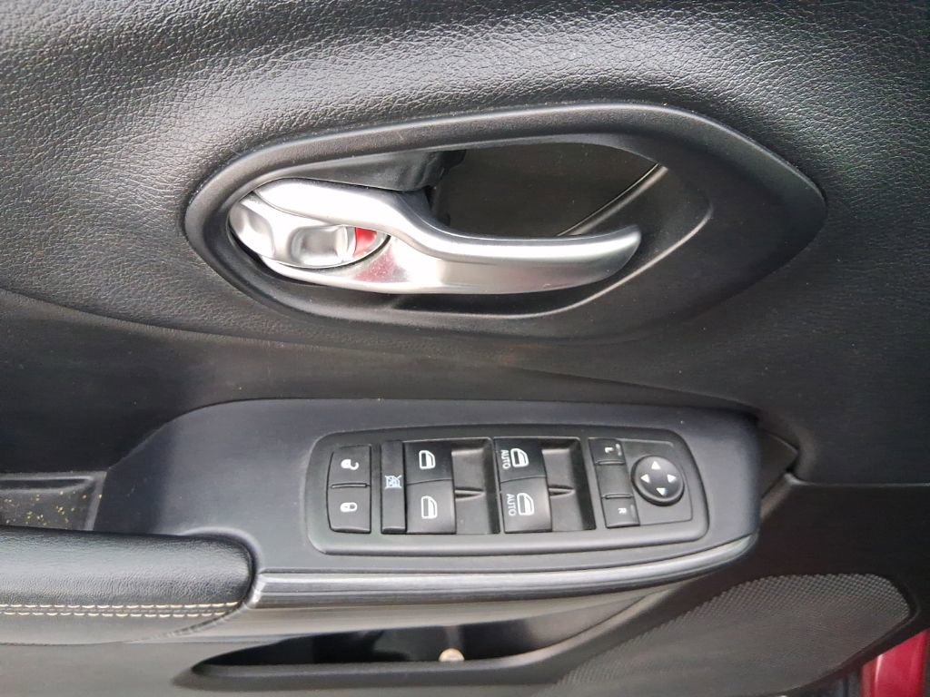 Used 2015 Jeep Cherokee Latitude w/ Cold Weather Group image 10