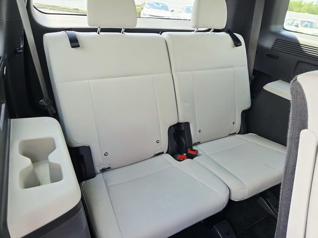Used 2025 Hyundai Santa Fe SE FWD image 12