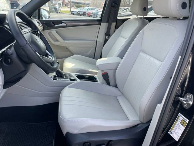 Used 2023 Volkswagen Tiguan SE R-Line AWD/4WD image 6