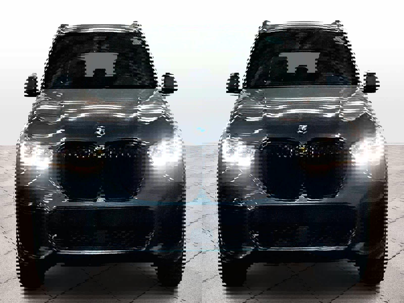 Used 2022 BMW X5 M50i w/ Executive Package image 3