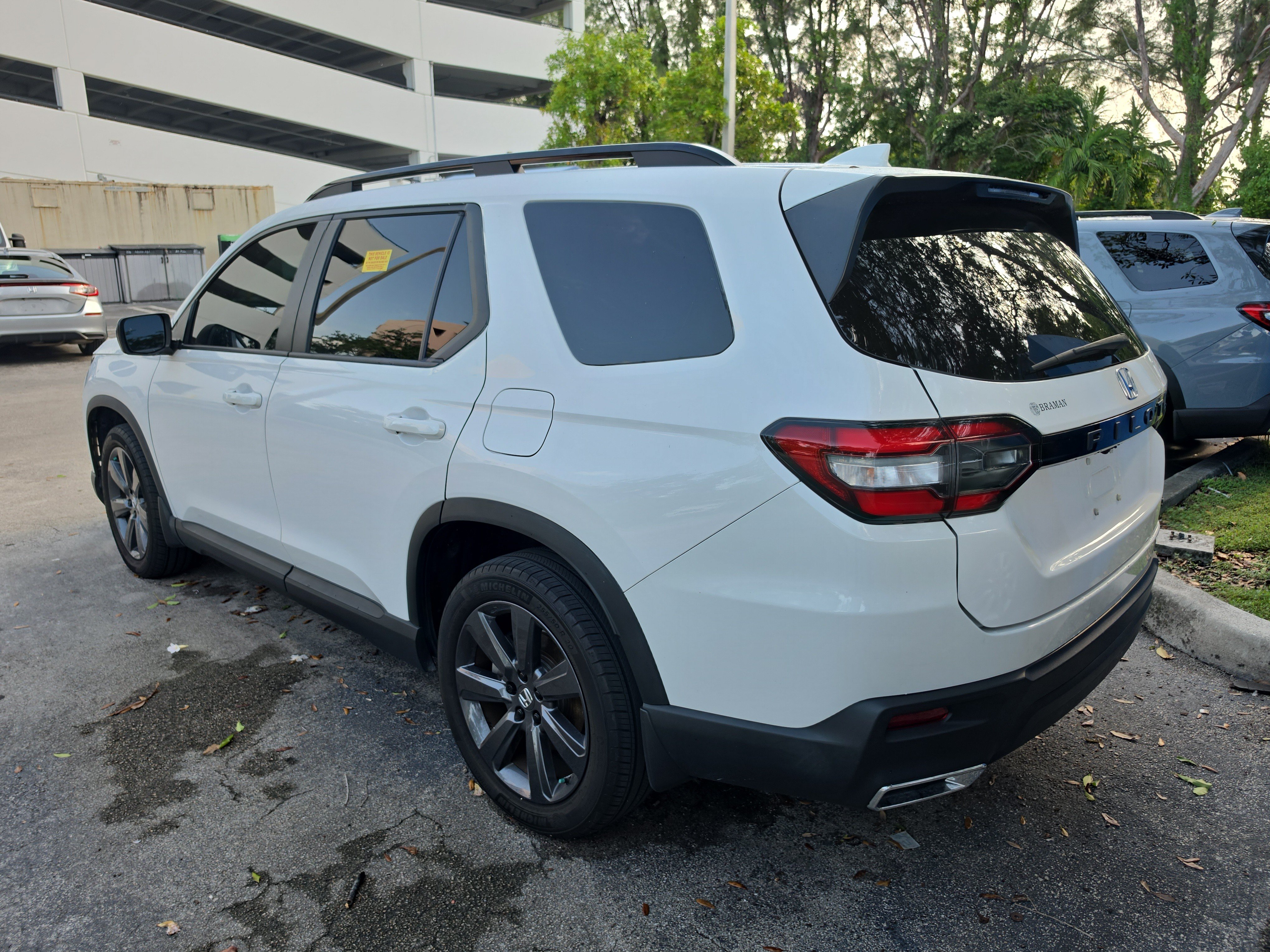 Used 2025 Honda Pilot Sport image 4
