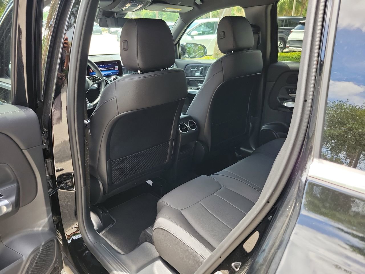 Used 2025 Mercedes-Benz GLB 250 image 9