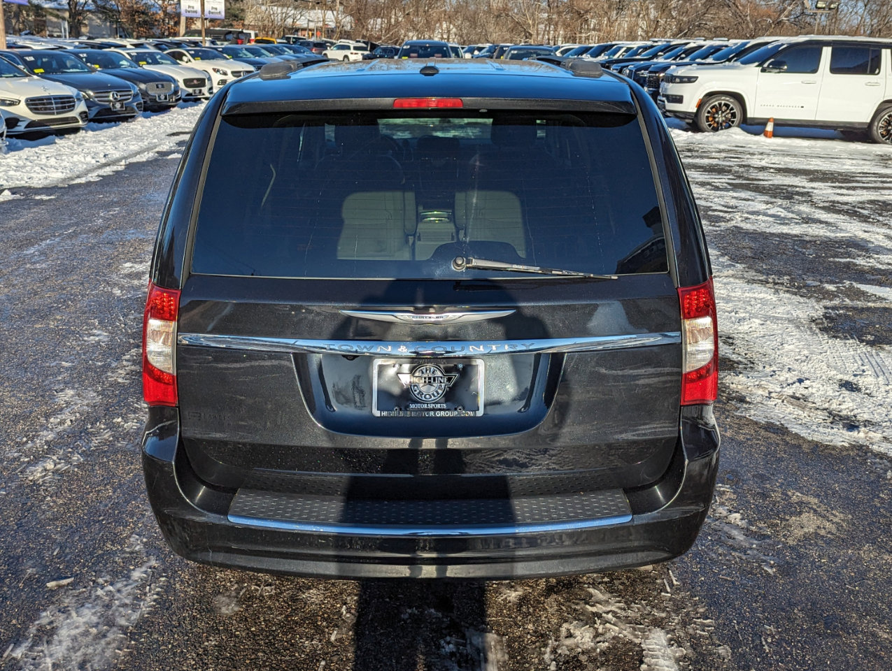 Used 2013 Chrysler Town & Country Touring image 8