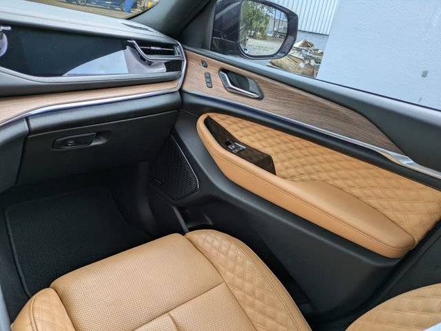 Certified 2023 Jeep Grand Cherokee Summit w/ Luxury Tech Group V AWD/4WD image 15