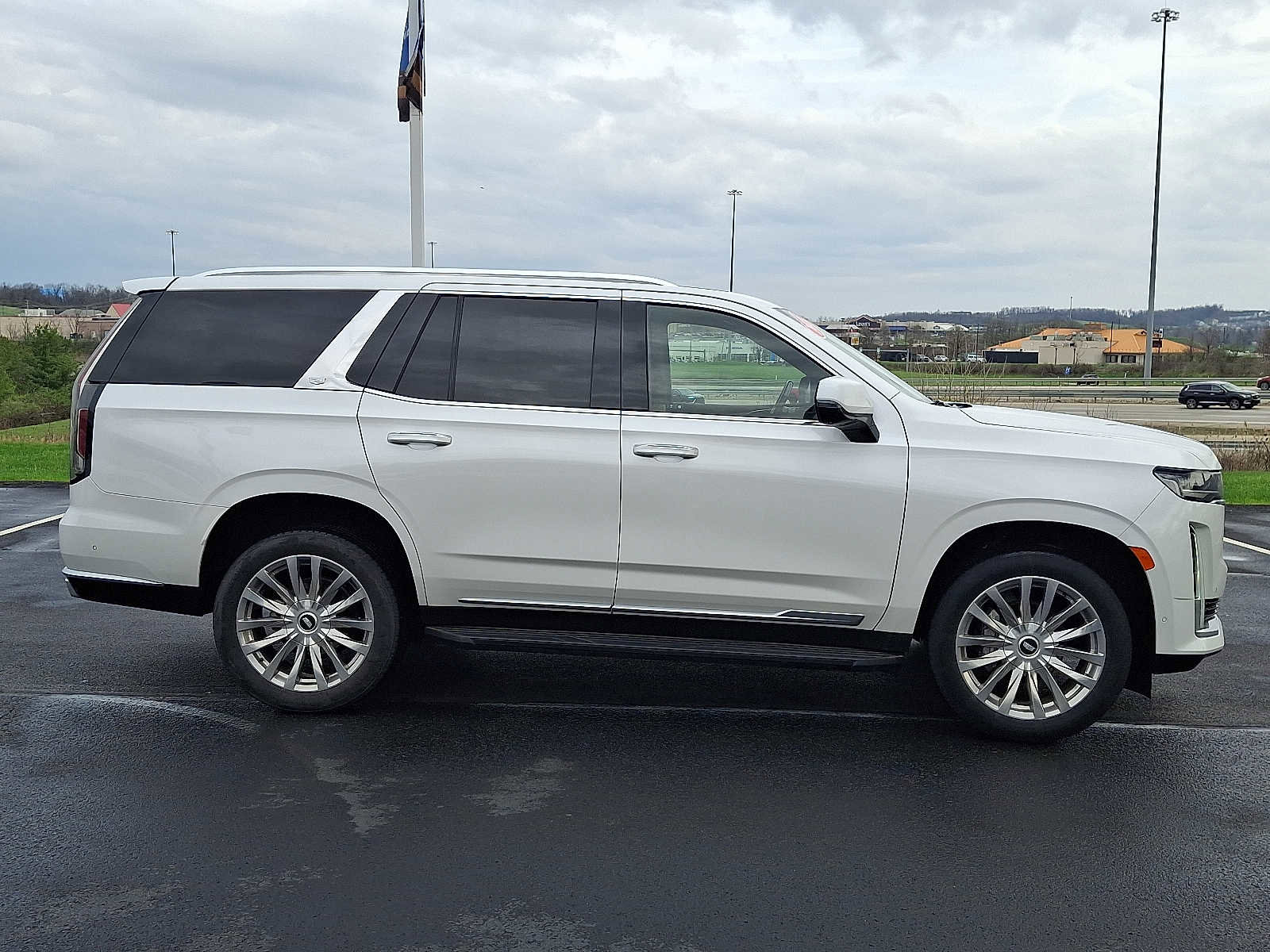 Used 2021 Cadillac Escalade Premium Luxury w/ Performance Package image 7