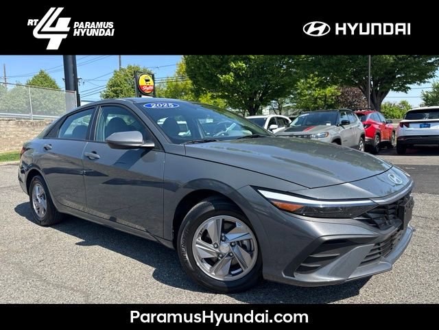 Used 2025 Hyundai Elantra SE