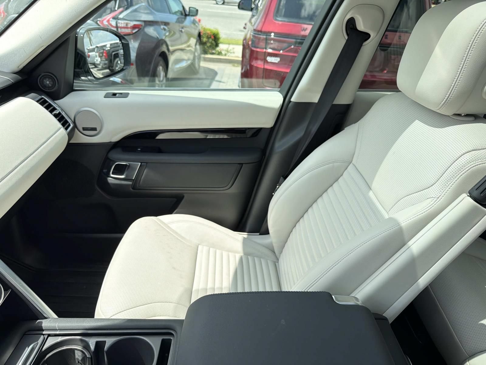 Used 2025 Land Rover Discovery S AWD/4WD image 16