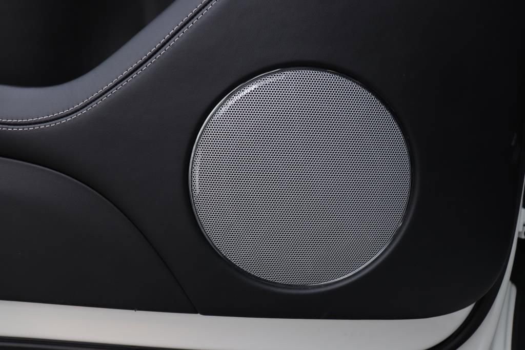 Used 2017 Bentley Bentayga image 65