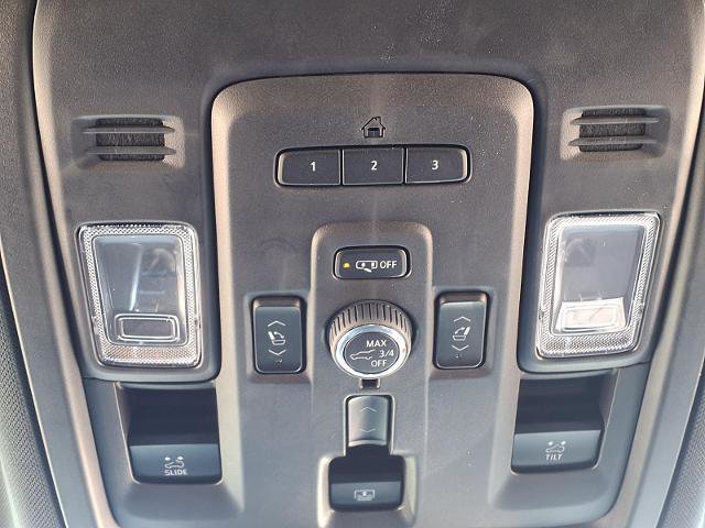 Used 2024 GMC Yukon SLT w/ SLT Premium Package image 18