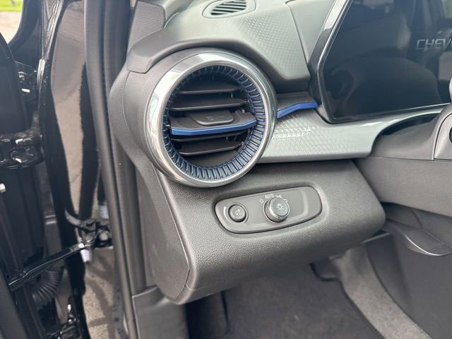 New 2026 Chevrolet Trax LT w/ Driver Confidence Package FWD image 17