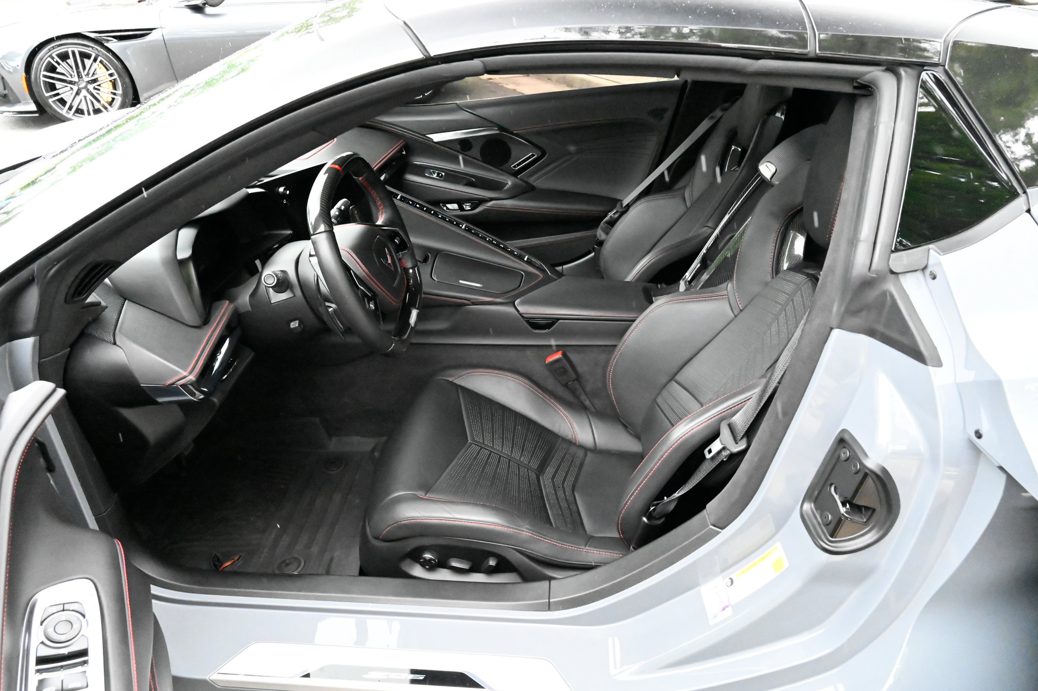 Used 2024 Chevrolet Corvette Z06 w/ Stealth Interior Trim Package RWD image 18