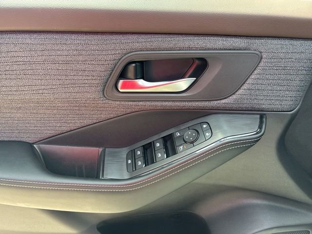 Used 2023 Nissan Rogue SV image 20