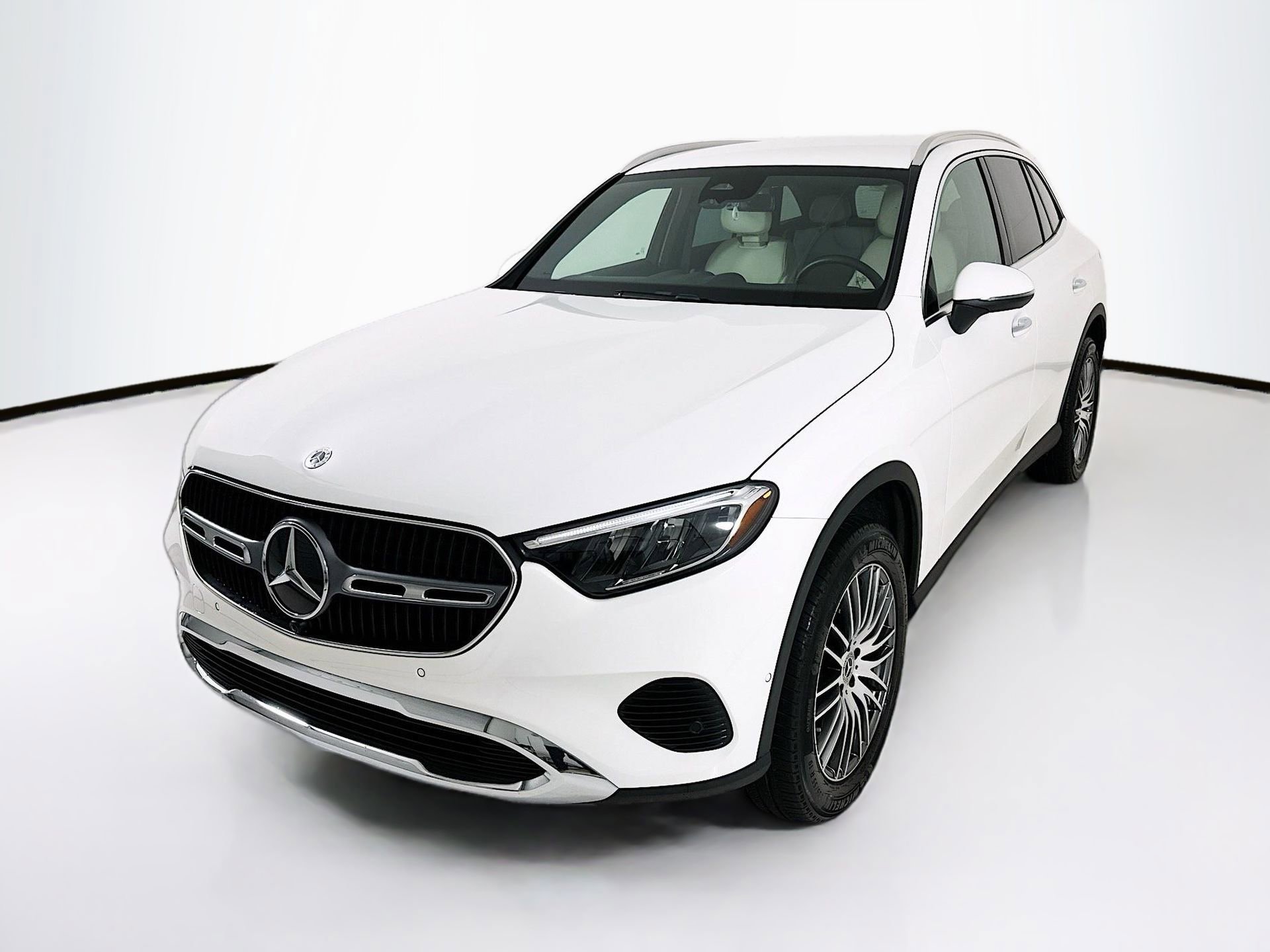 Certified 2025 Mercedes-Benz GLC 300 4MATIC image 3