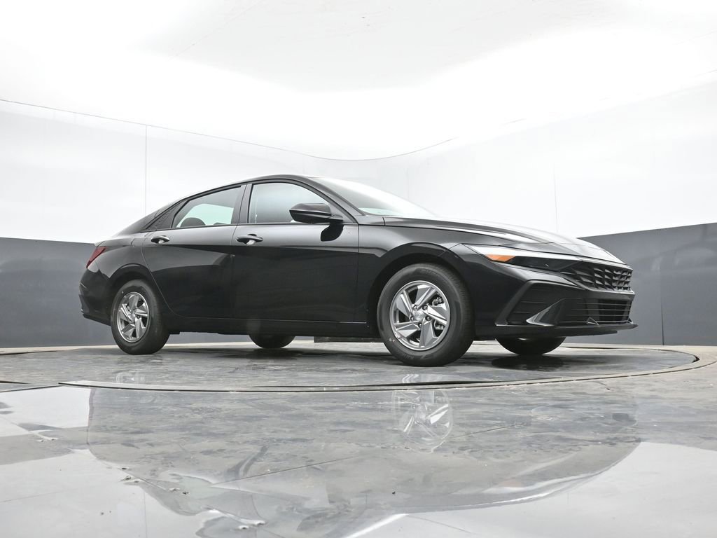 New 2026 Hyundai Elantra SE FWD image 15