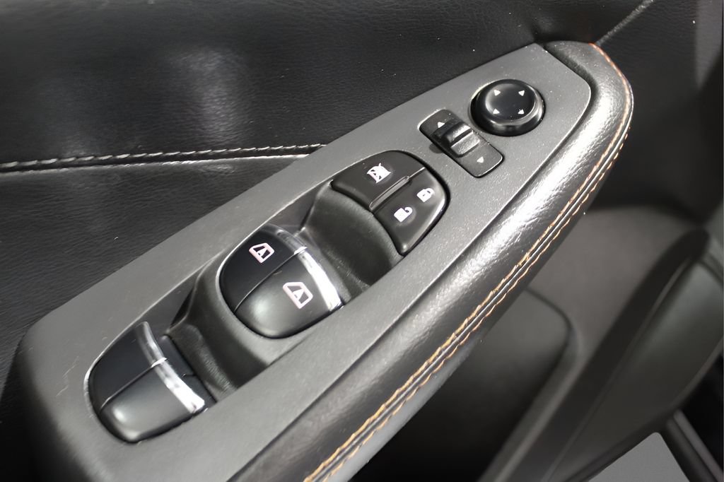 Used 2021 Nissan Maxima SR w/ Sport Mat Group FWD image 10
