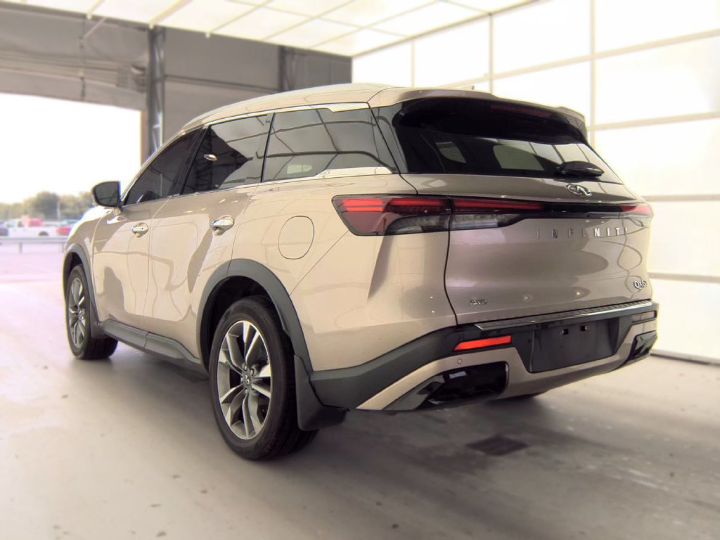 Used 2023 INFINITI QX60 Luxe w/ Performance Audio Package AWD/4WD image 4