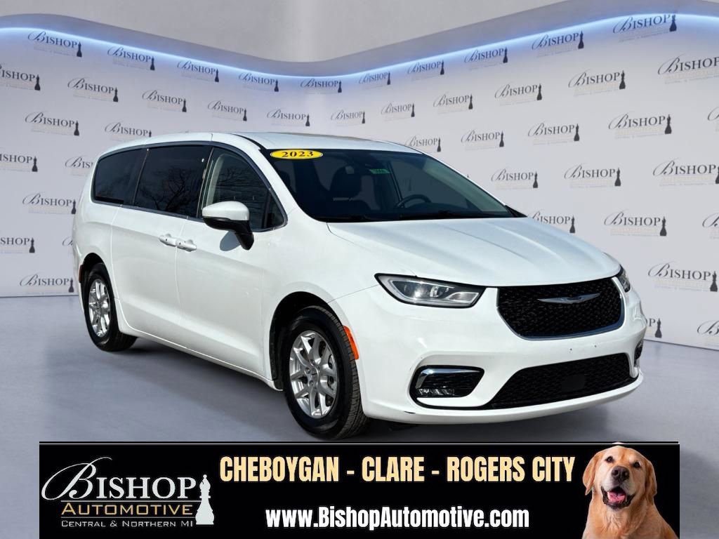 Used 2023 Chrysler Pacifica Touring-L FWD image 21