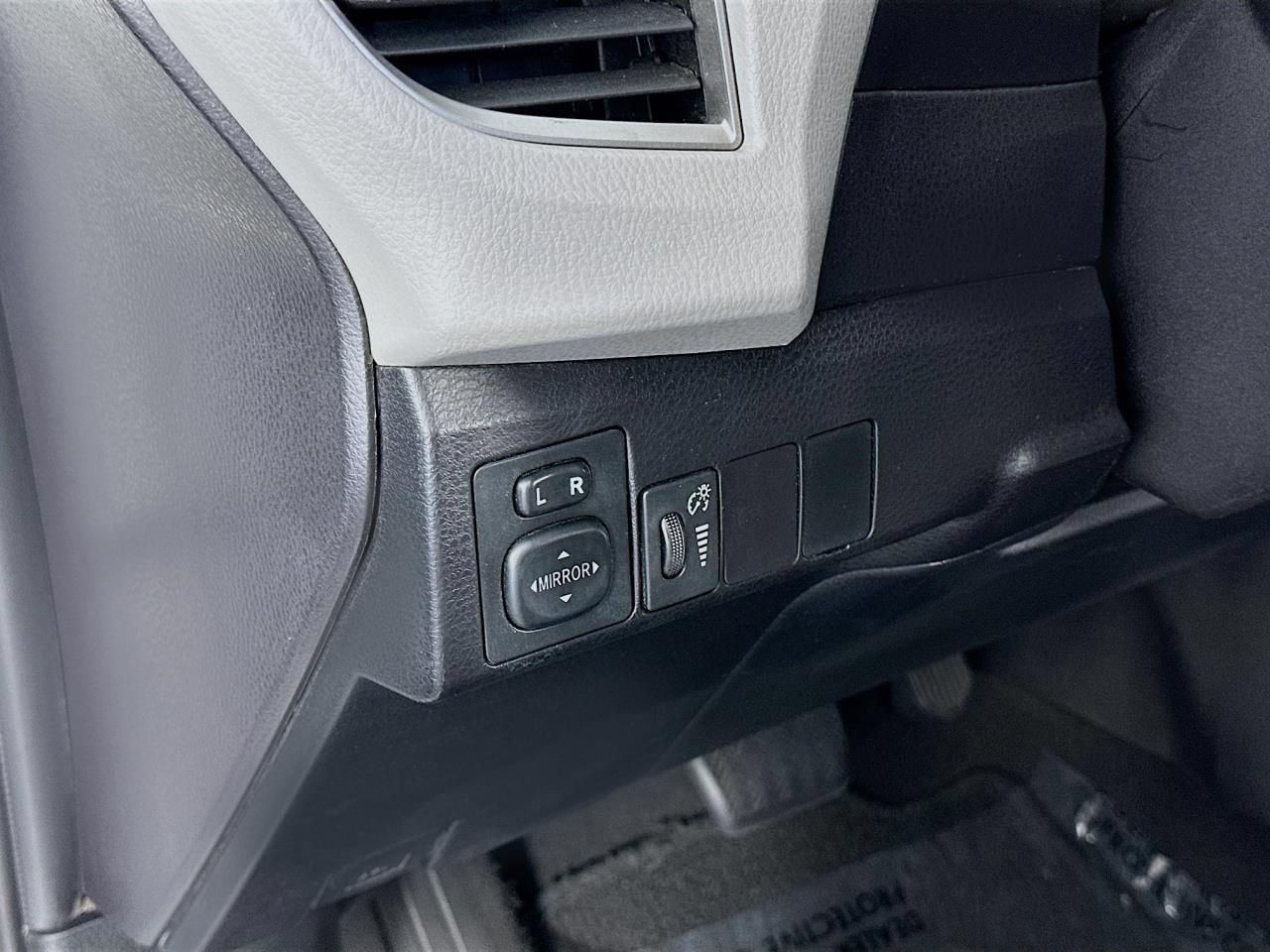 Used 2016 Toyota Corolla LE FWD image 25