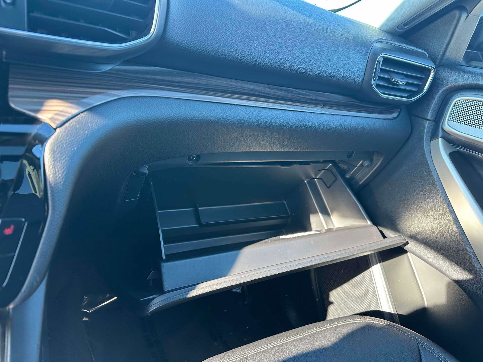 Used 2022 Ford Explorer Limited w/ Equipment Group 301A image 34