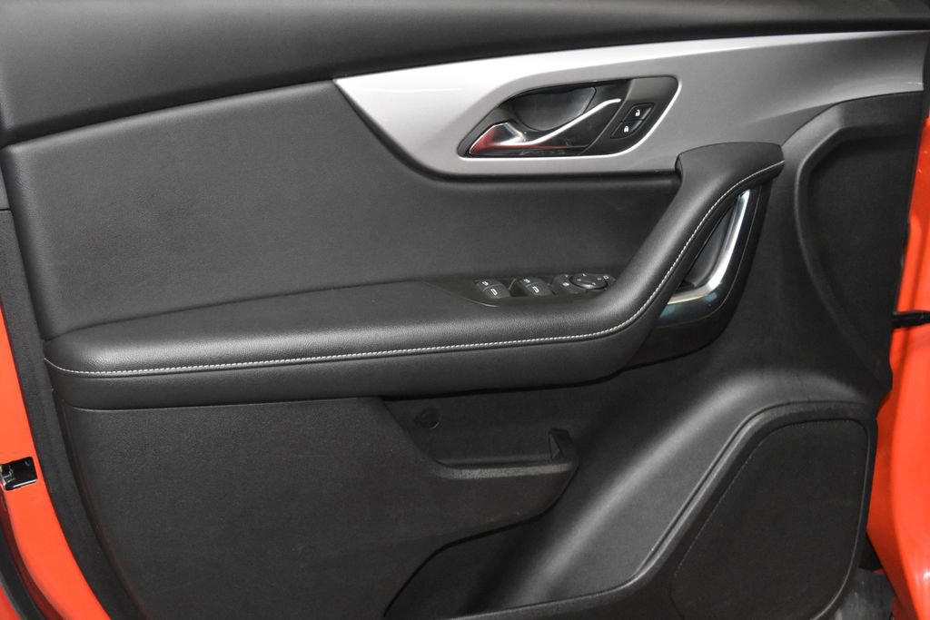 Used 2025 Chevrolet Blazer LT FWD image 4