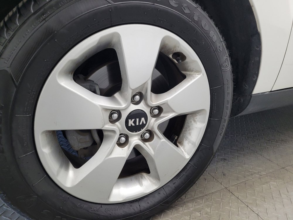 Used 2019 Kia Soul image 31