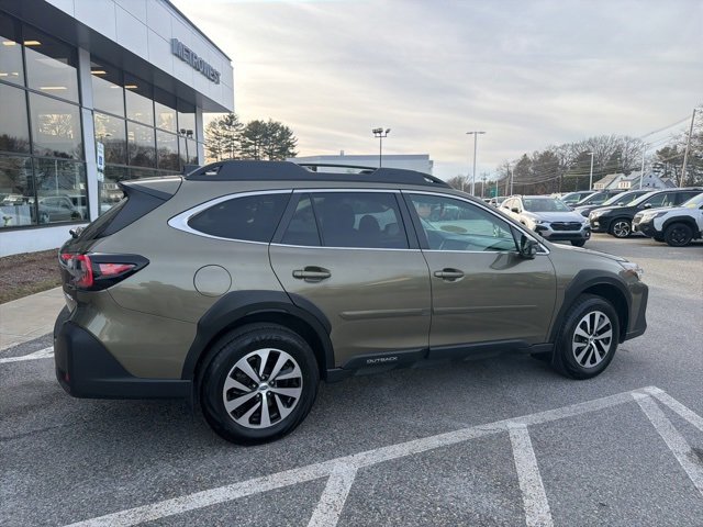 Used 2024 Subaru Outback Premium image 9