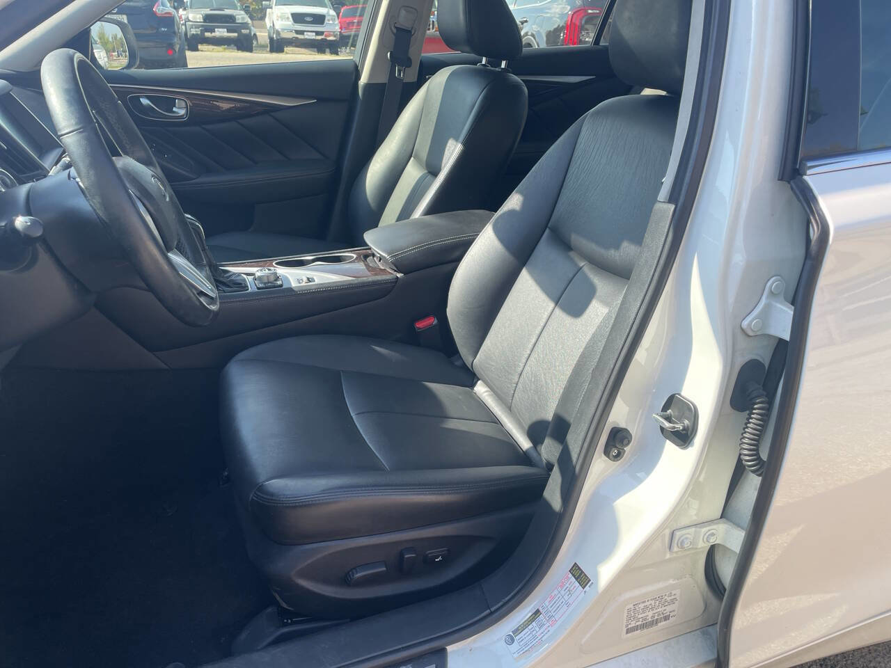 Used 2018 INFINITI Q50 Luxe w/ Essential Package (3.0T Luxe) image 8