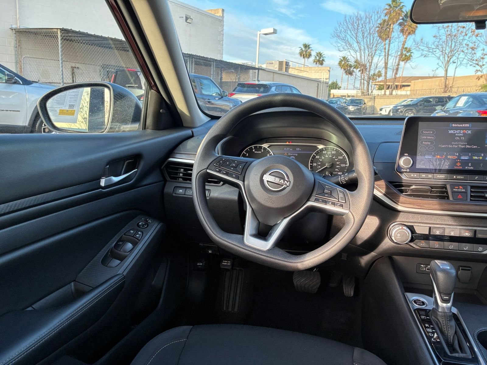 Used 2025 Nissan Altima 2.5 SV FWD image 39