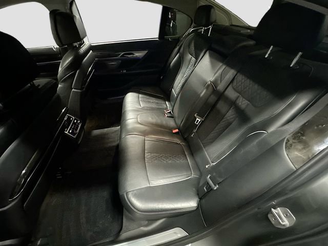 Used 2016 BMW 750i xDrive image 26