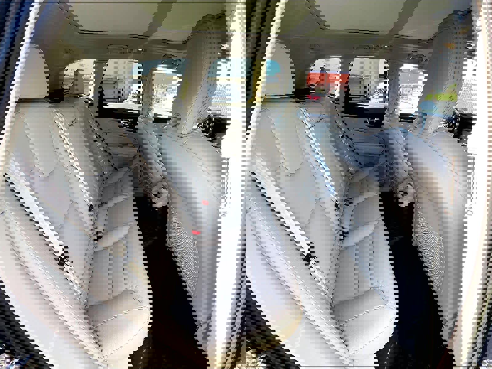 Used 2023 Volvo XC60 T8 Plus w/ Climate Package image 30