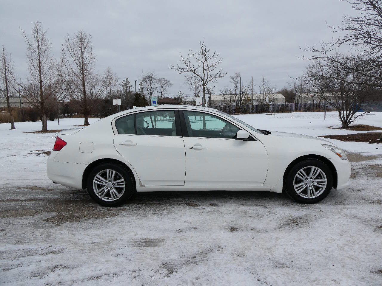 Used 2011 INFINITI G25 x image 4
