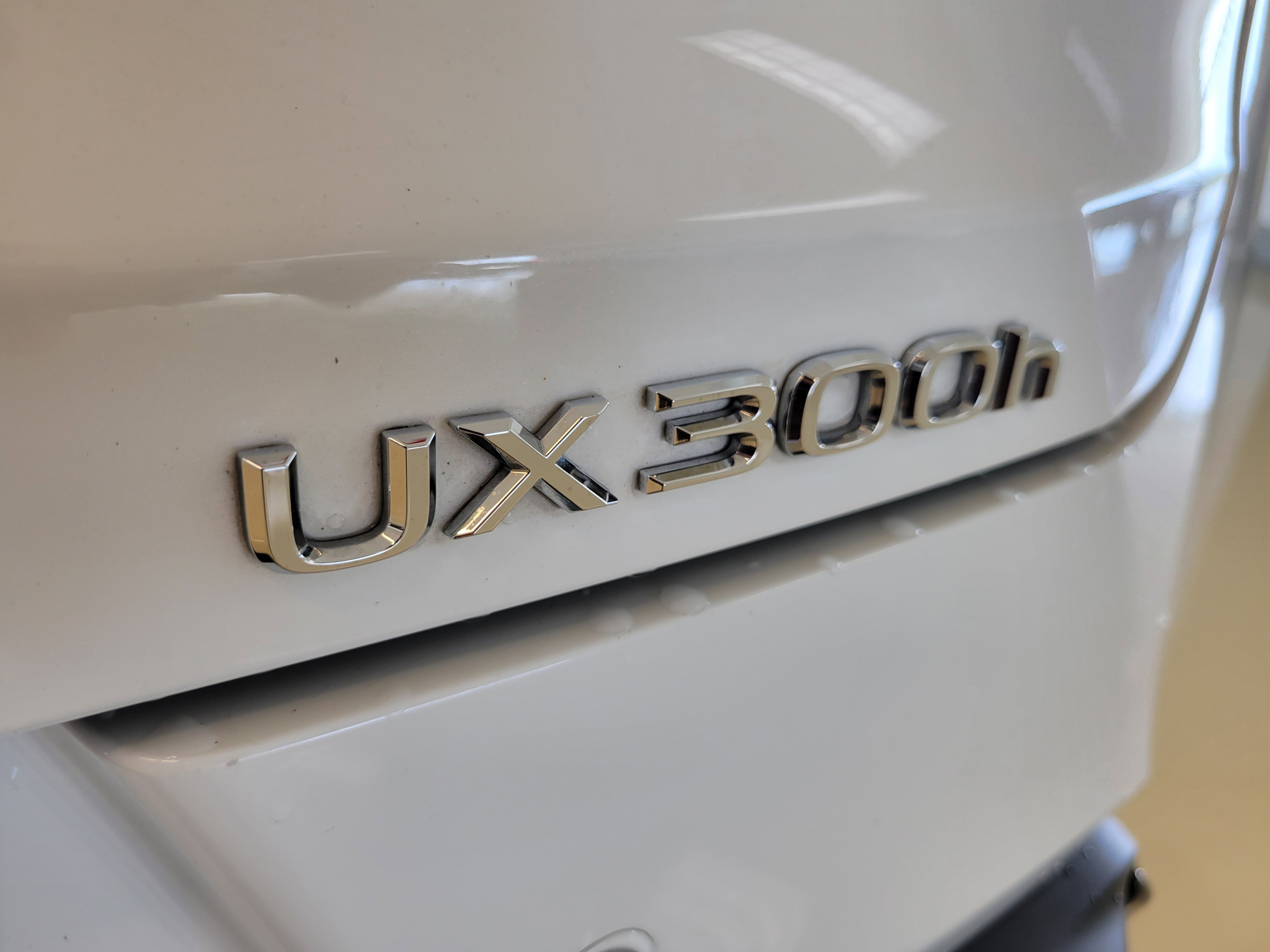 Used 2025 Lexus UX 300h FWD image 12