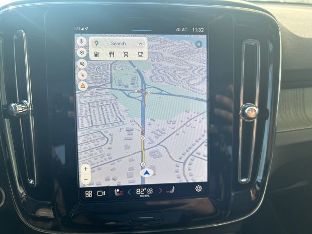 Certified 2025 Volvo XC40 B5 Core image 21