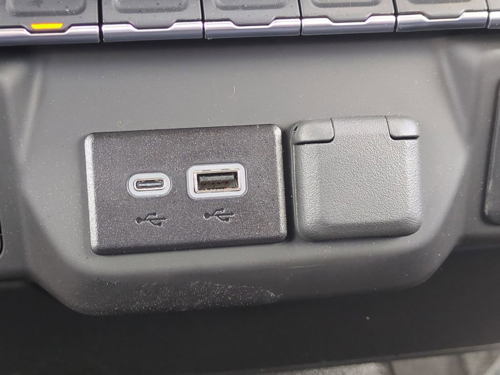 Used 2025 GMC Sierra 1500 Pro w/ Convenience Package image 23