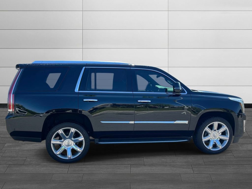 Used 2018 Cadillac Escalade Luxury AWD/4WD image 6