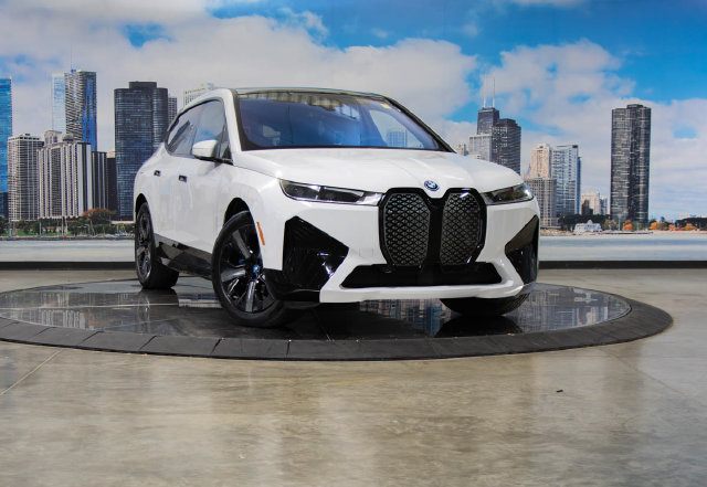 Used 2023 BMW iX xDrive50 w/ Premium Package AWD/4WD image 1