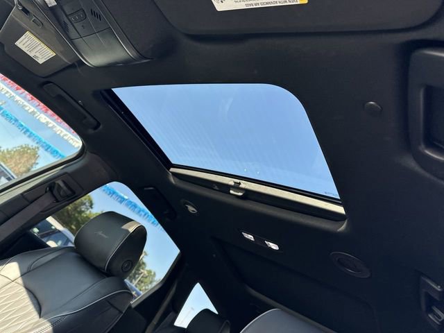 Certified 2023 Buick Enclave Avenir w/ Avenir Technology Package image 18