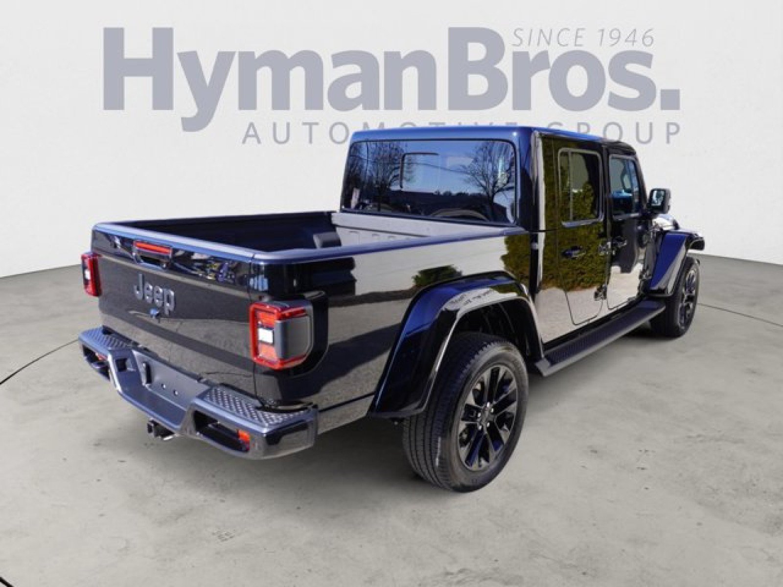 Used 2023 Jeep Gladiator Overland AWD/4WD image 5