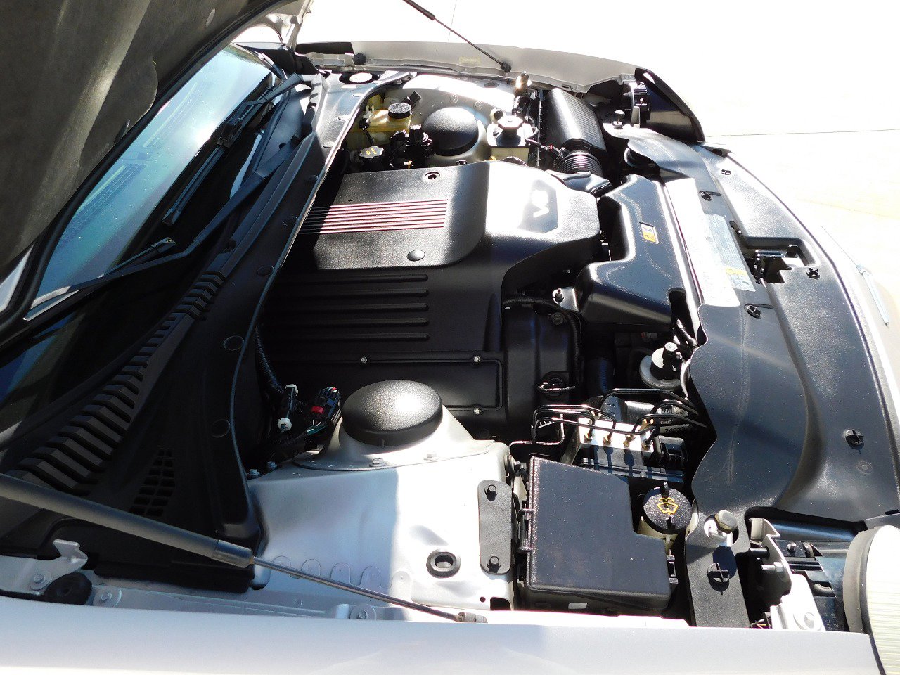 Used 2004 Ford Thunderbird image 17