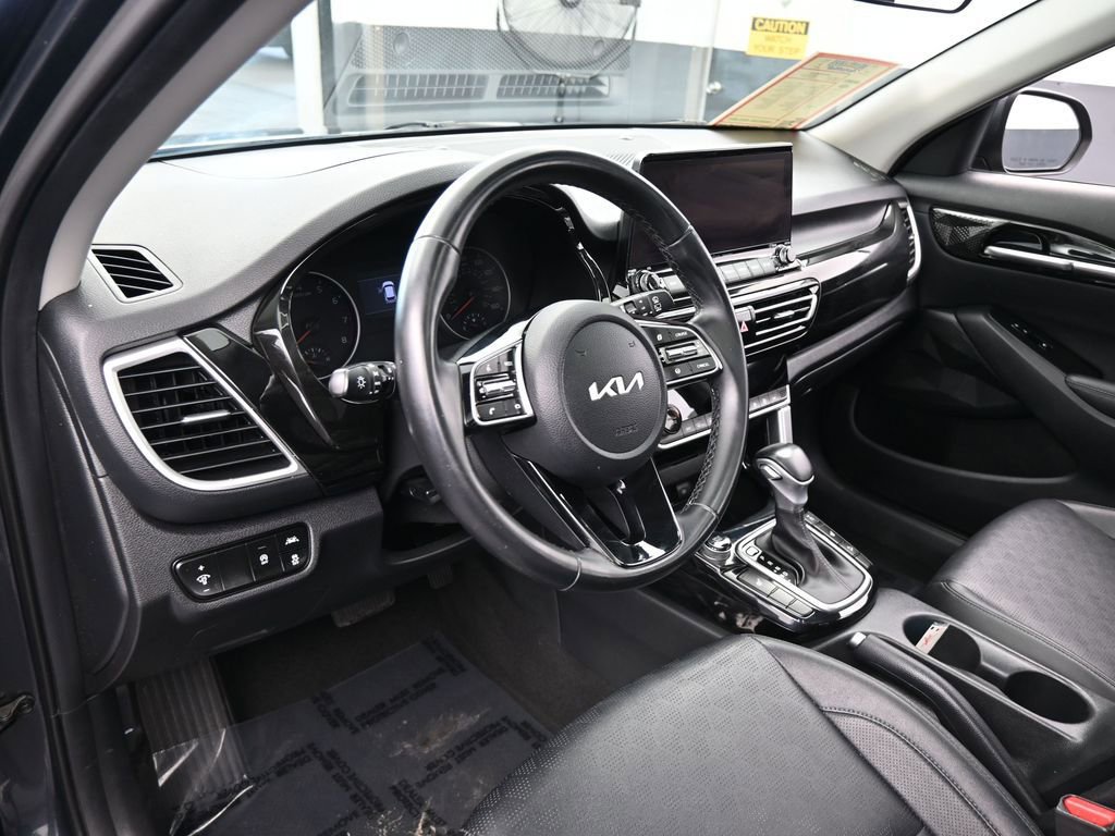 Used 2022 Kia Seltos EX image 10