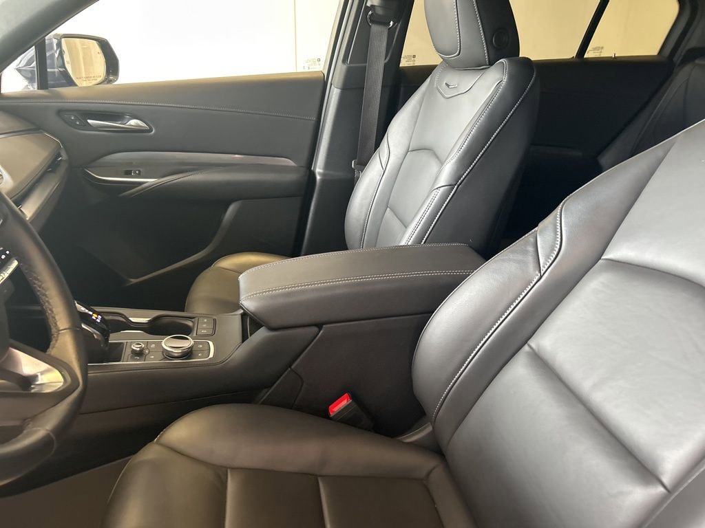 Used 2025 Cadillac XT4 Premium Luxury image 7