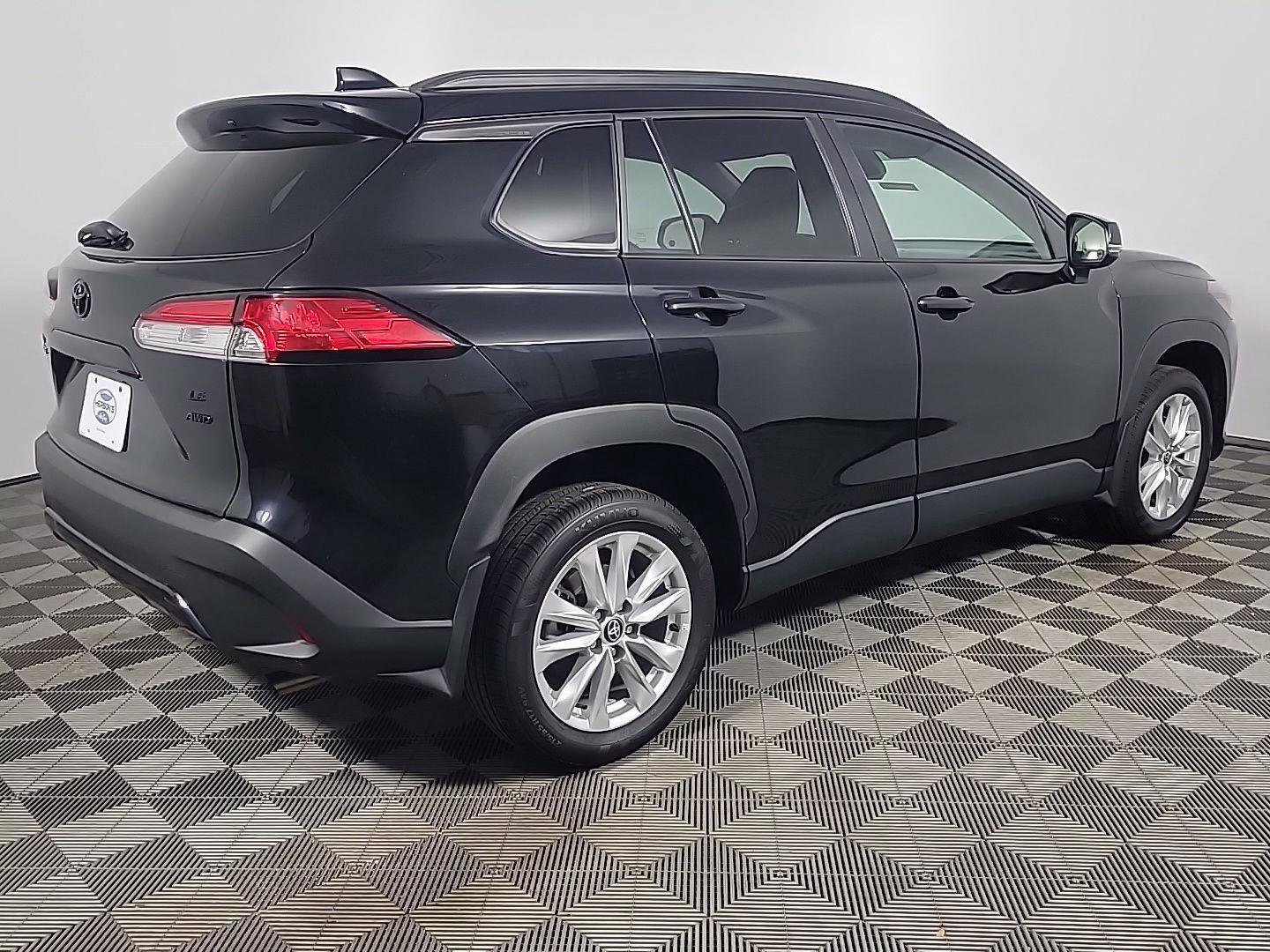 Used 2024 Toyota Corolla Cross LE image 4