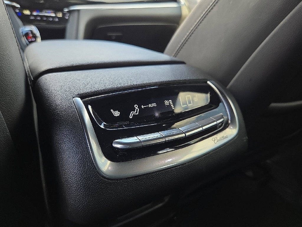 Certified 2024 Cadillac XT6 Sport w/ LPO, ONYX Package AWD/4WD image 13
