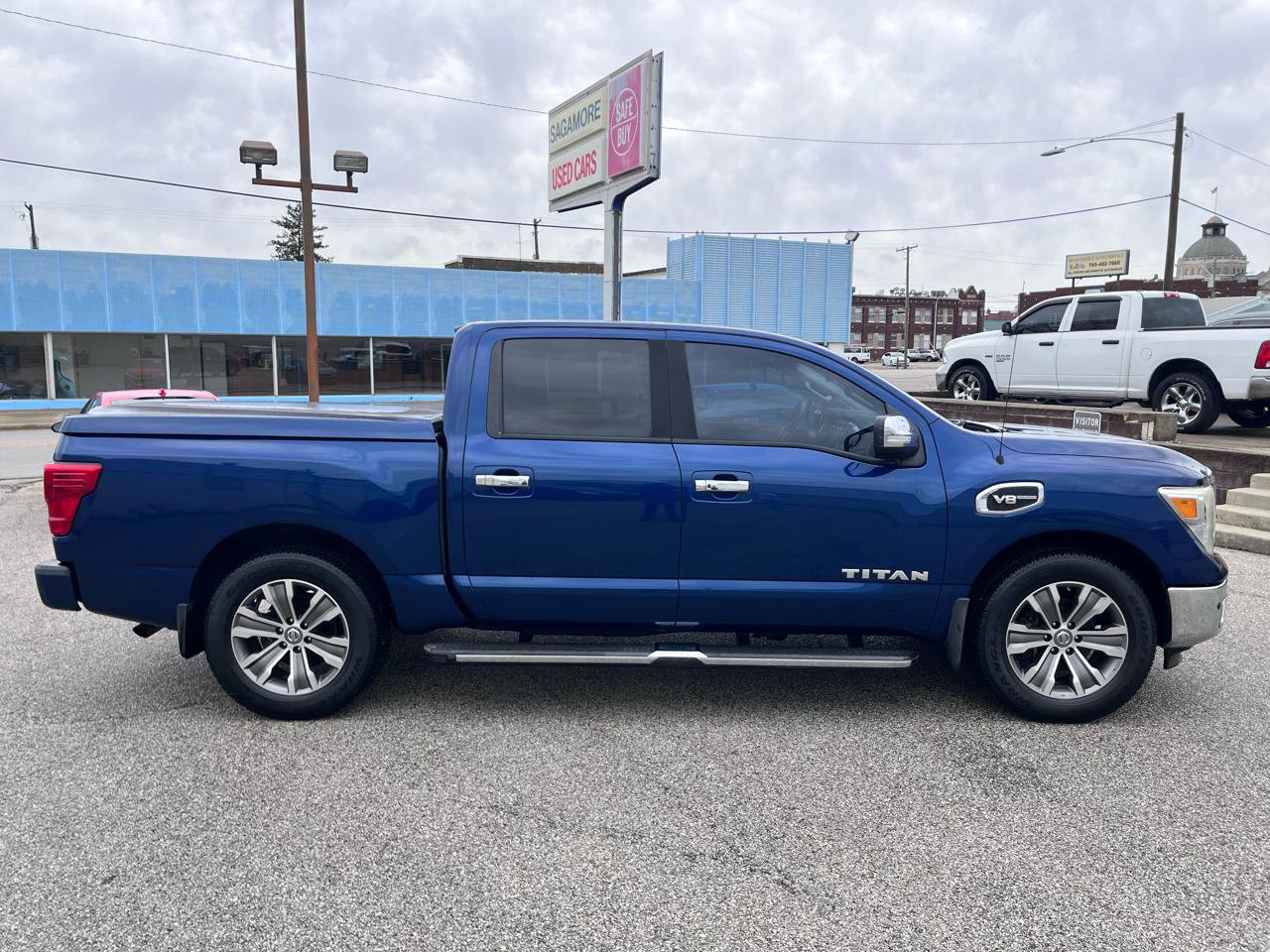 Used 2017 Nissan Titan SL image 2