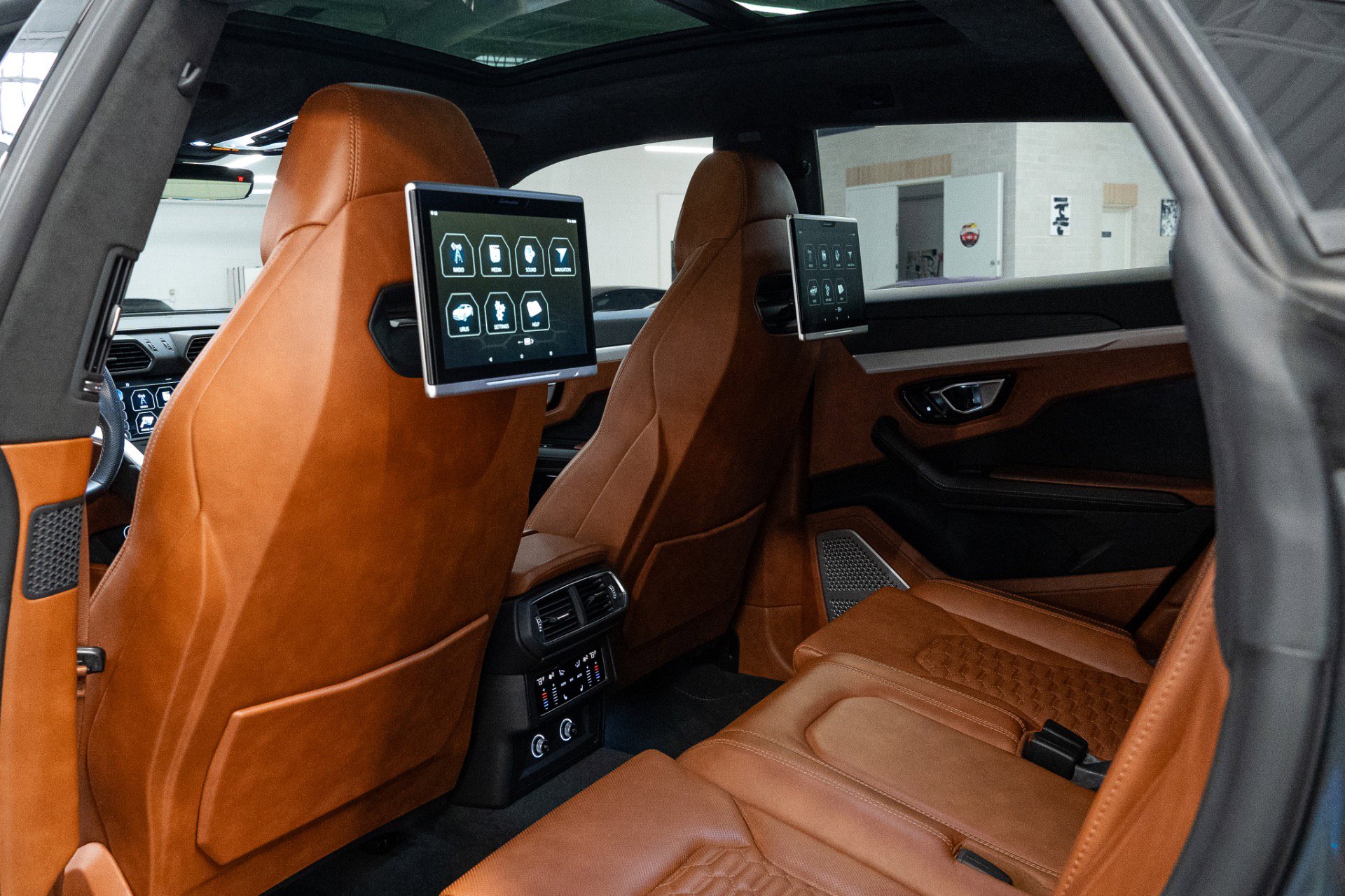 Used 2019 Lamborghini Urus image 21