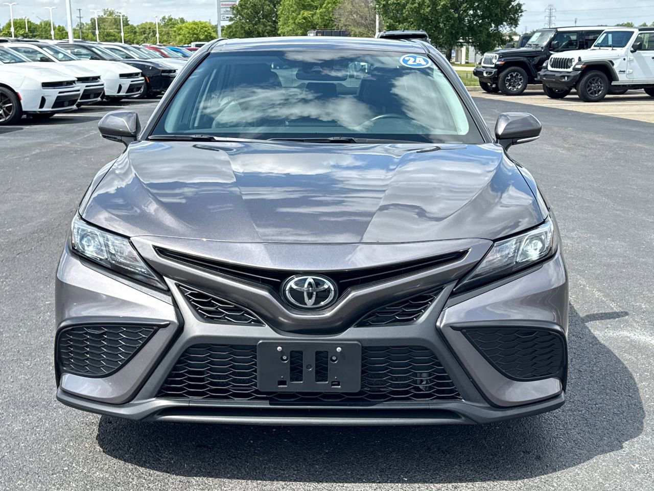 Used 2024 Toyota Camry SE FWD image 8